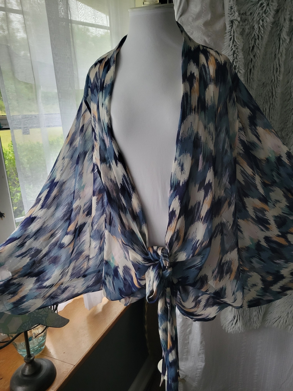Colleen Lopez Navy,LightBlue and Cream Abstract Brushstroke Topper Front Tie - Picture 13 of 14